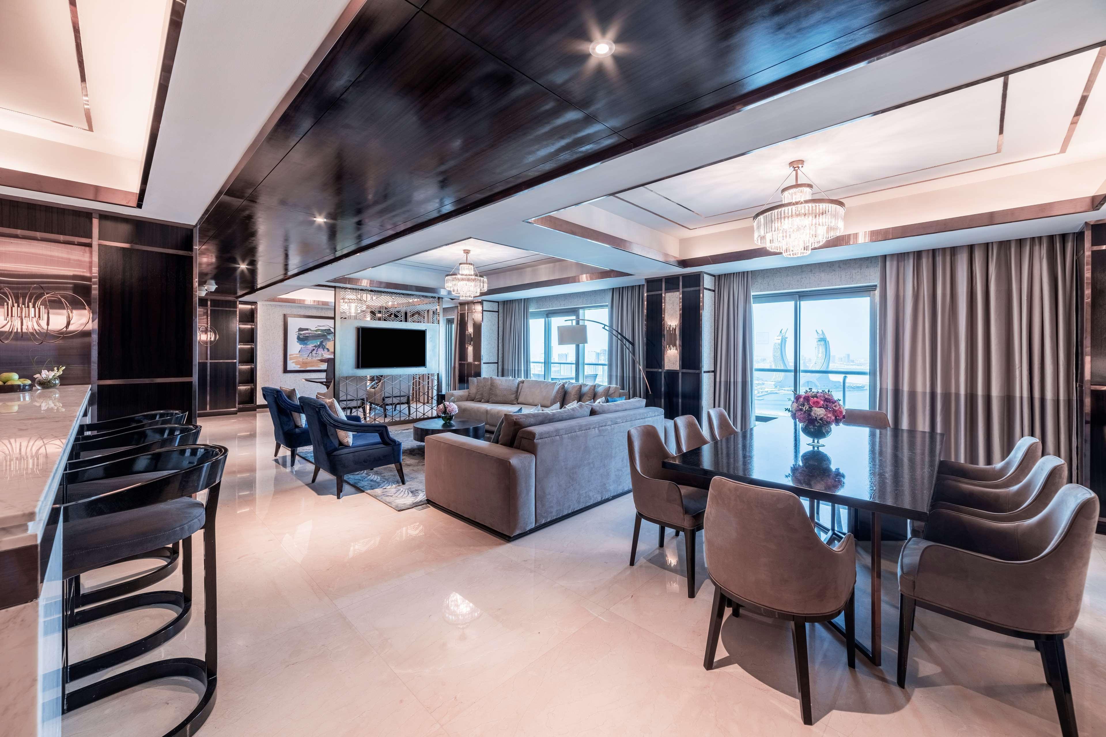 Hilton Doha The Pearl Hotel Exterior foto The interior of a suite on board the World Navigator